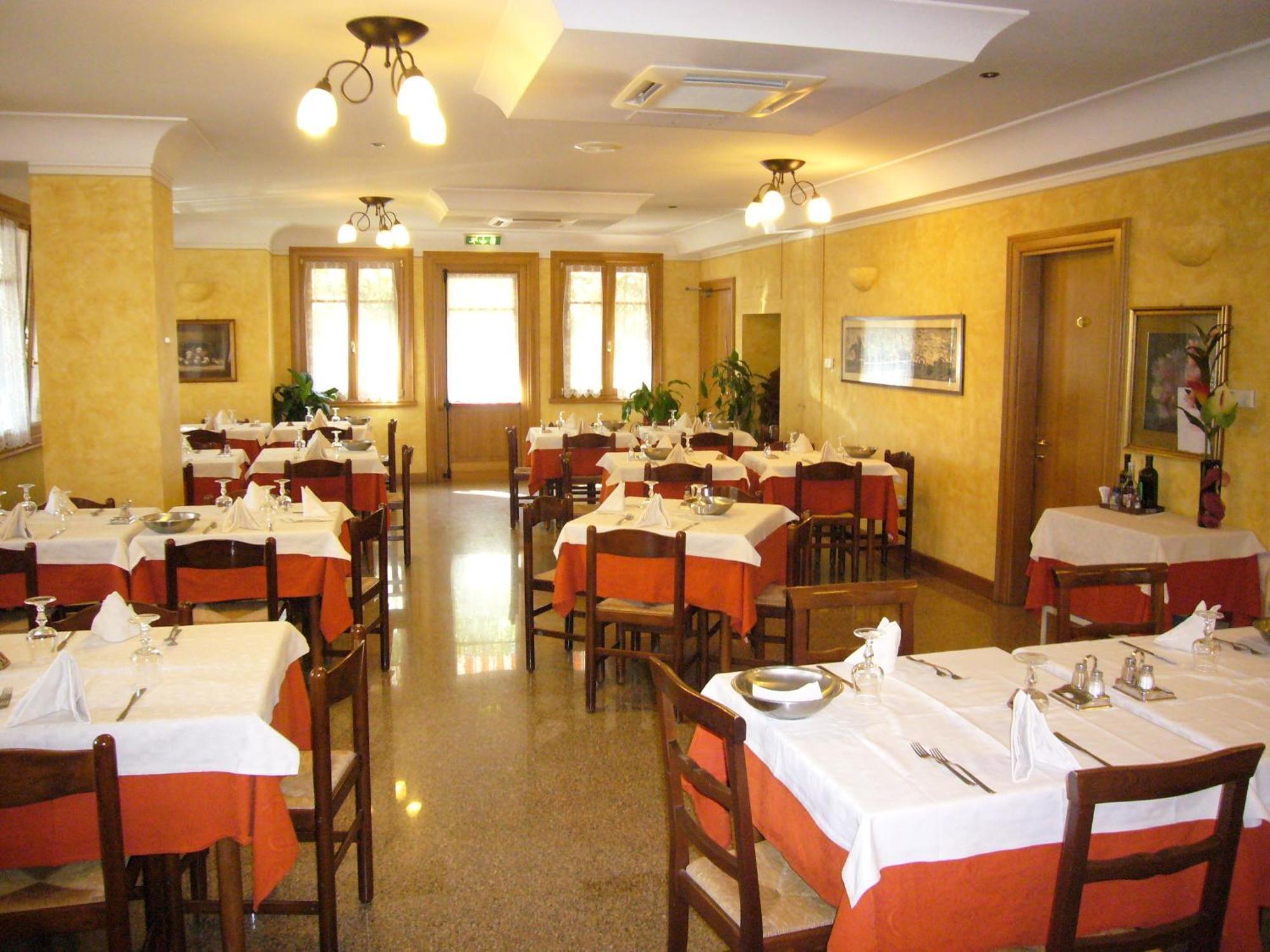 Bed and Breakfast Trattoria Bettola Лонато Экстерьер фото